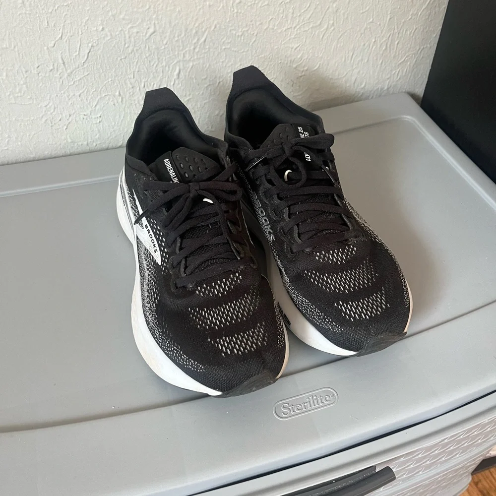 Brooks Women's Black and White Performance Running Shoes